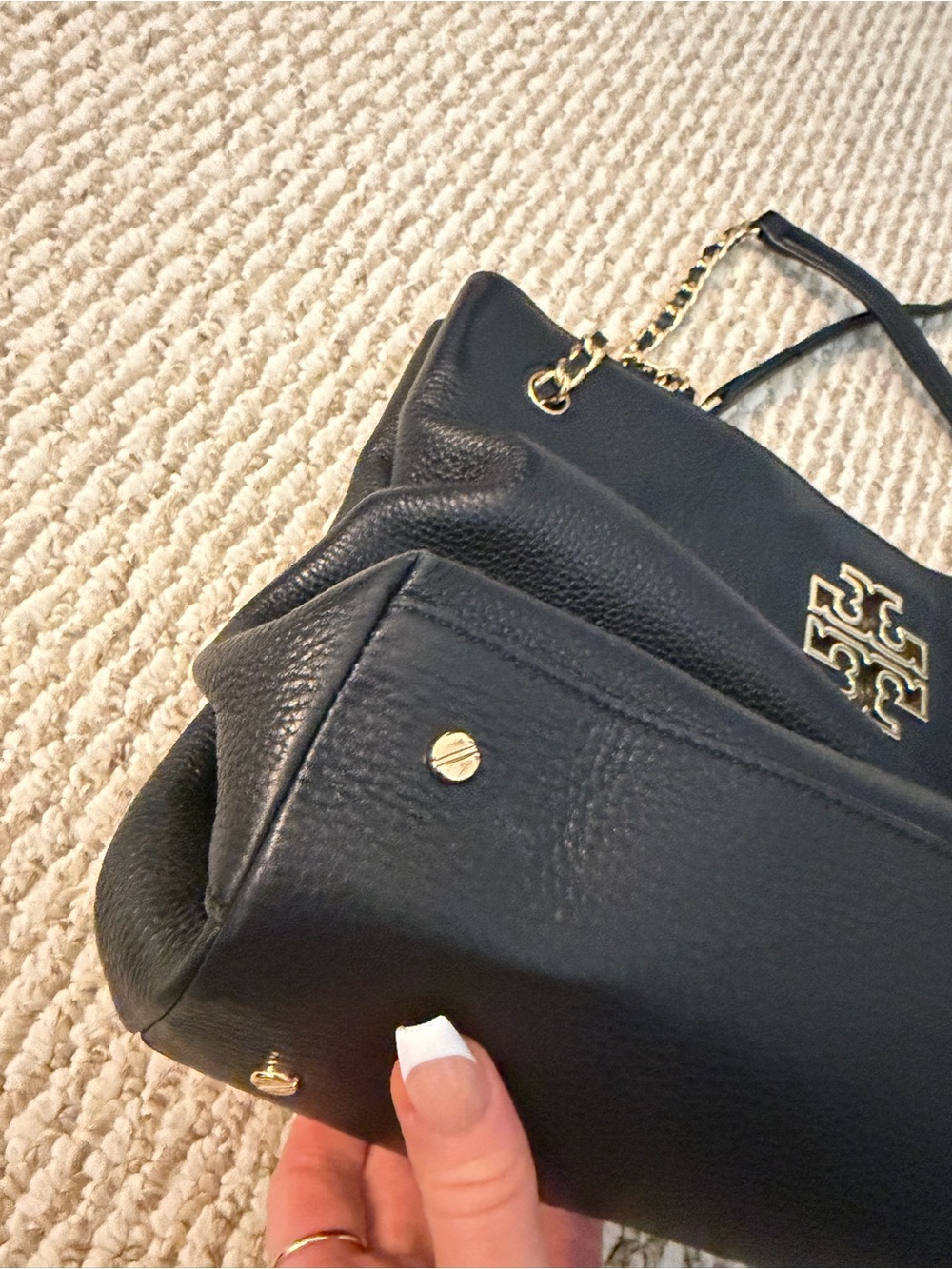 Tory Burch Black Pebbled Leather Shoulder Bag with Gold Logo - Picture 4 of 7